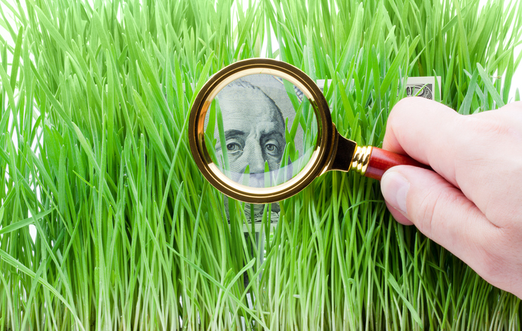 Individual searching an official state database for unclaimed money